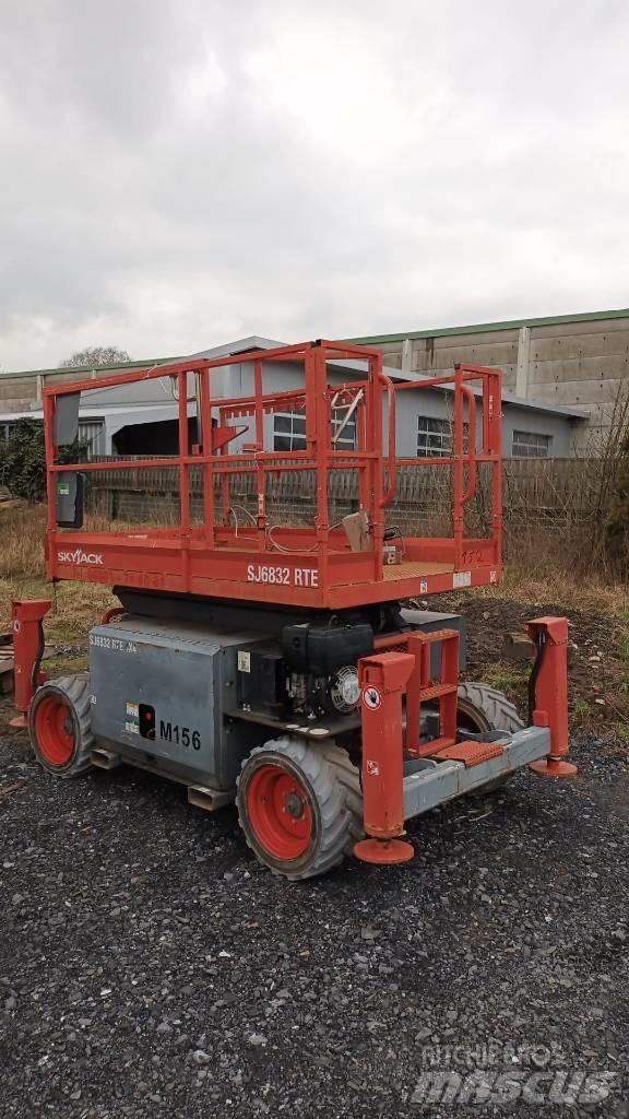 SkyJack SJ 6832 RTE Sakselifter