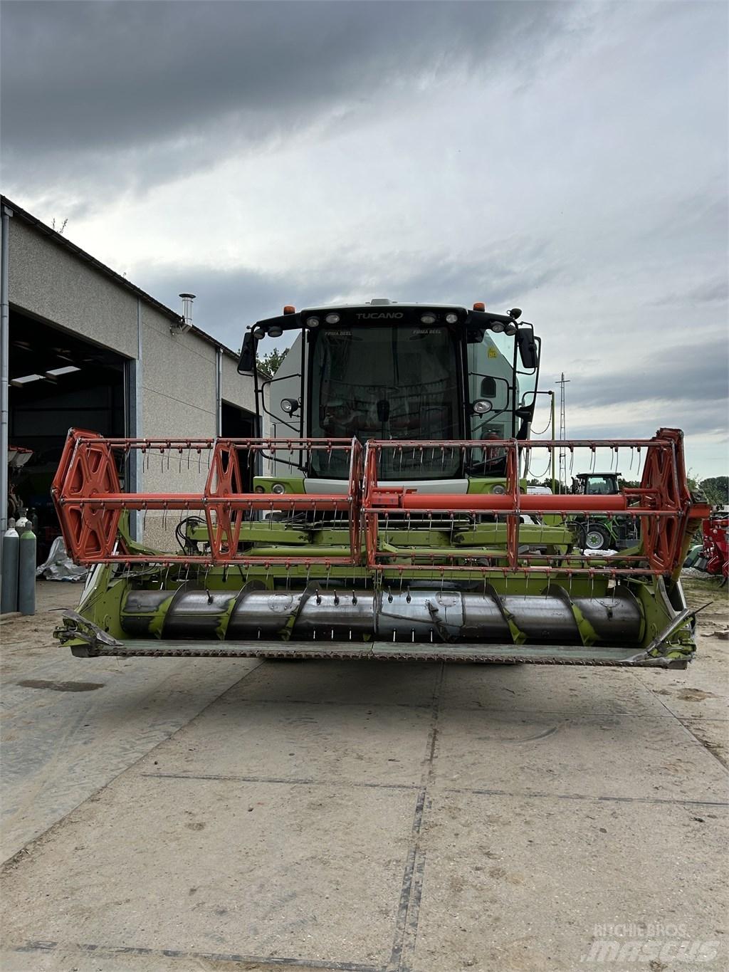 CLAAS Tucano 320 Skurtreskere