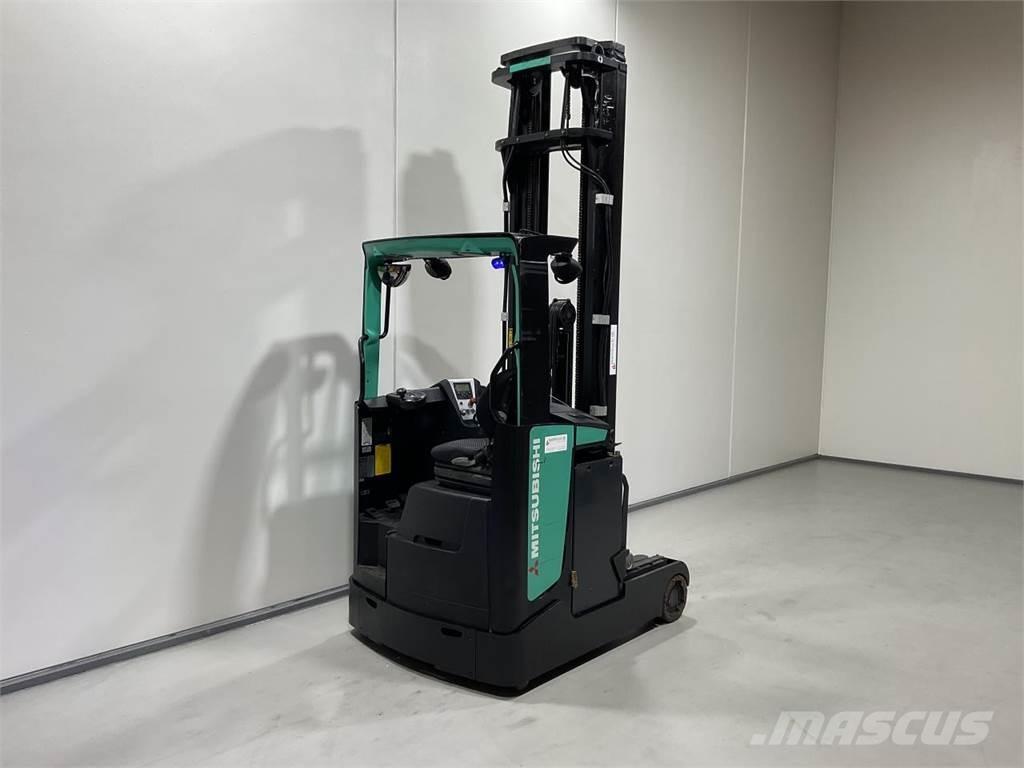 Mitsubishi RB16NH Skyvemasttruck