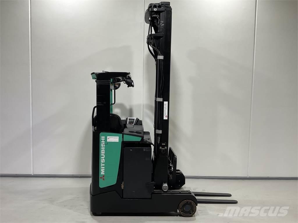Mitsubishi RB16NH Skyvemasttruck