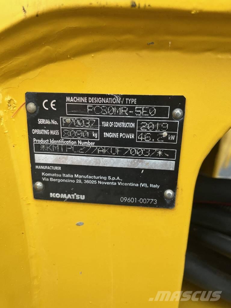 Komatsu PC80MR-5E0 Midigravere 7 - 12t