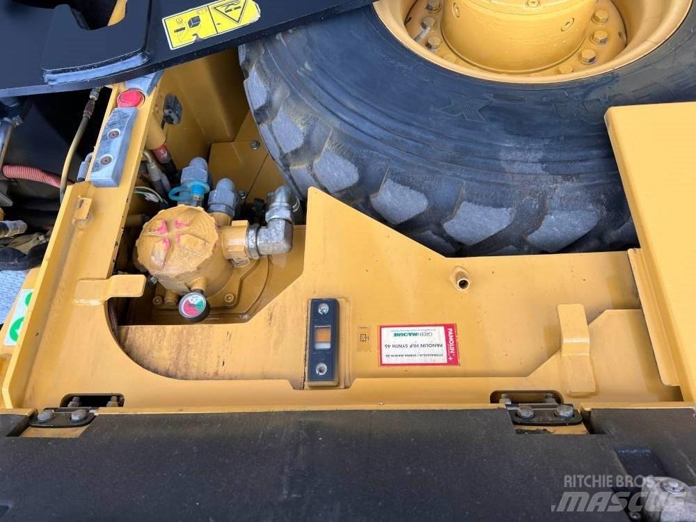 CAT AP 300D Asfaltutleggere