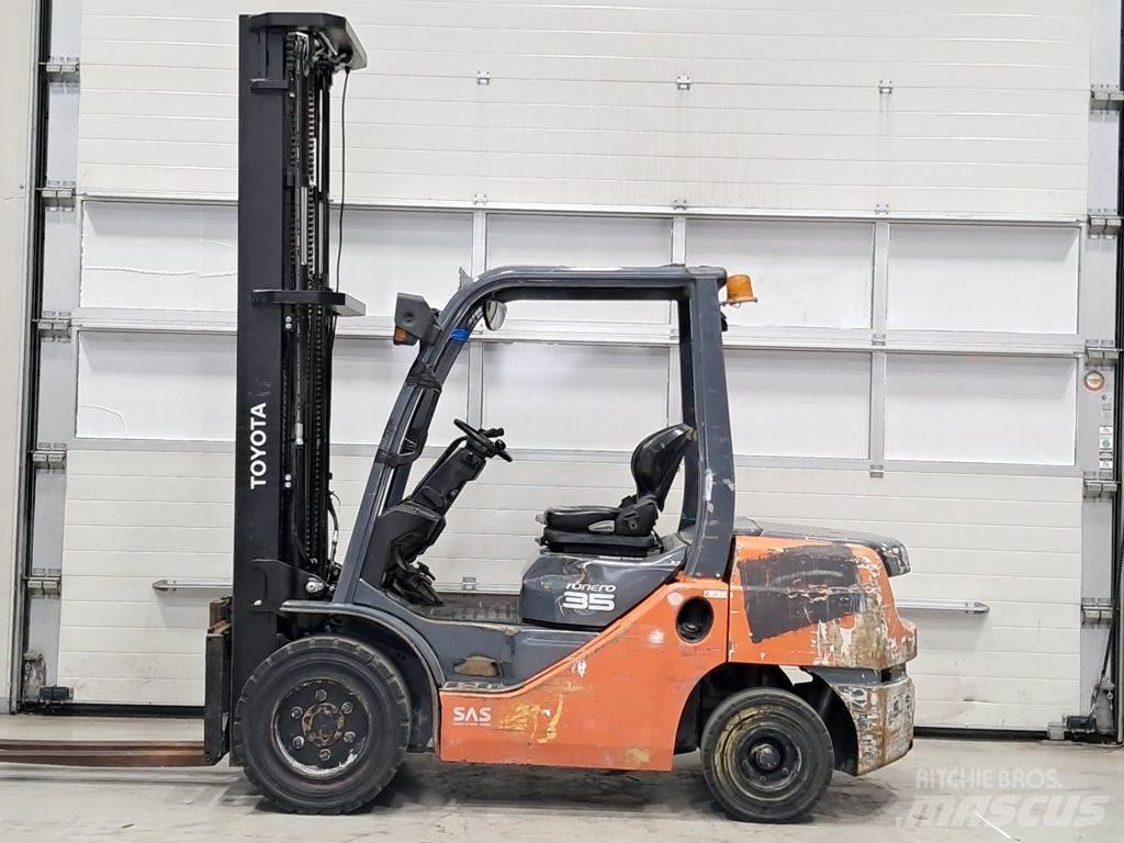 Toyota 02-8FDJF35 Diesel Trucker