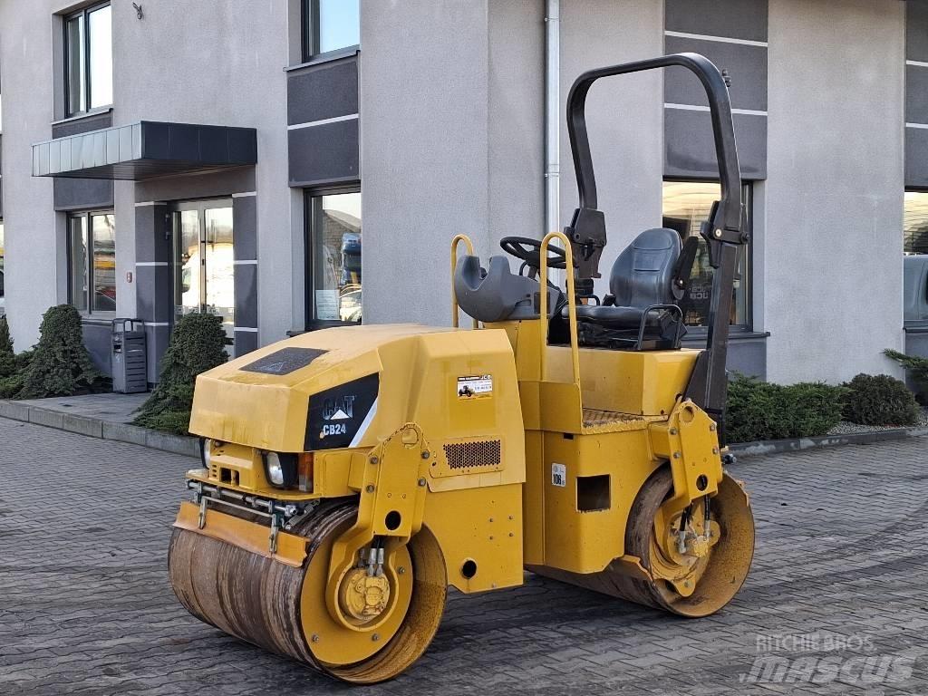 CAT CB 24 Tandem Valser