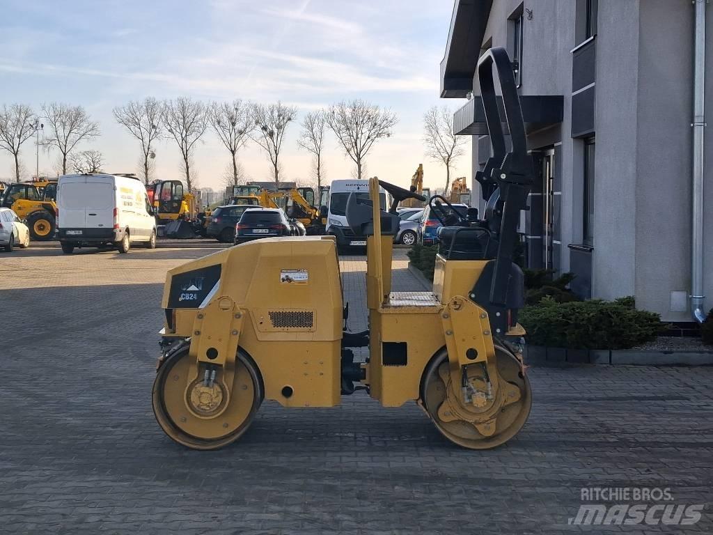CAT CB 24 Tandem Valser