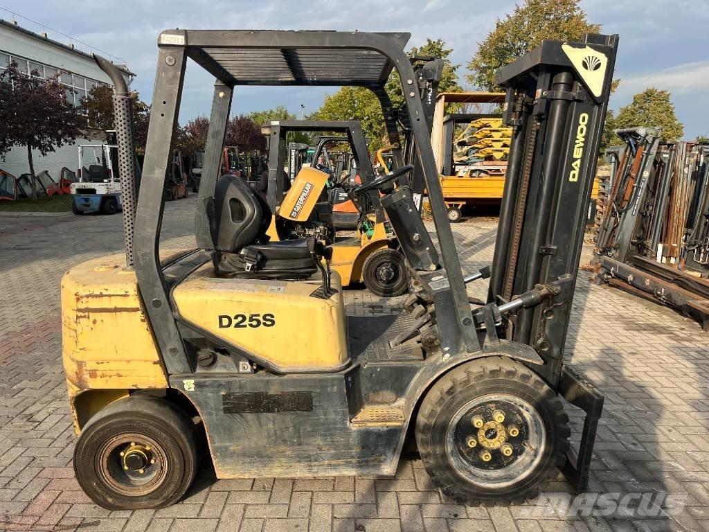 Daewoo D25S3 V-2311 Diesel Trucker