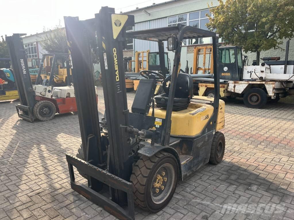 Daewoo D25S3 V-2311 Diesel Trucker