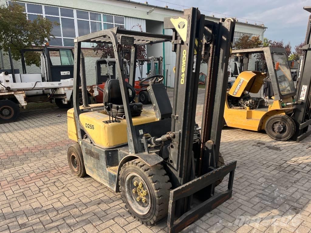 Daewoo D25S3 V-2311 Diesel Trucker