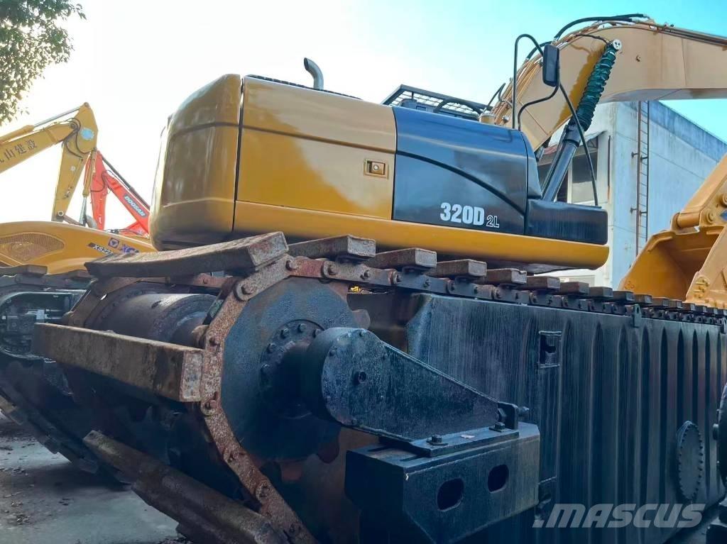CAT 320 D2 Amfibiske Gravemaskiner