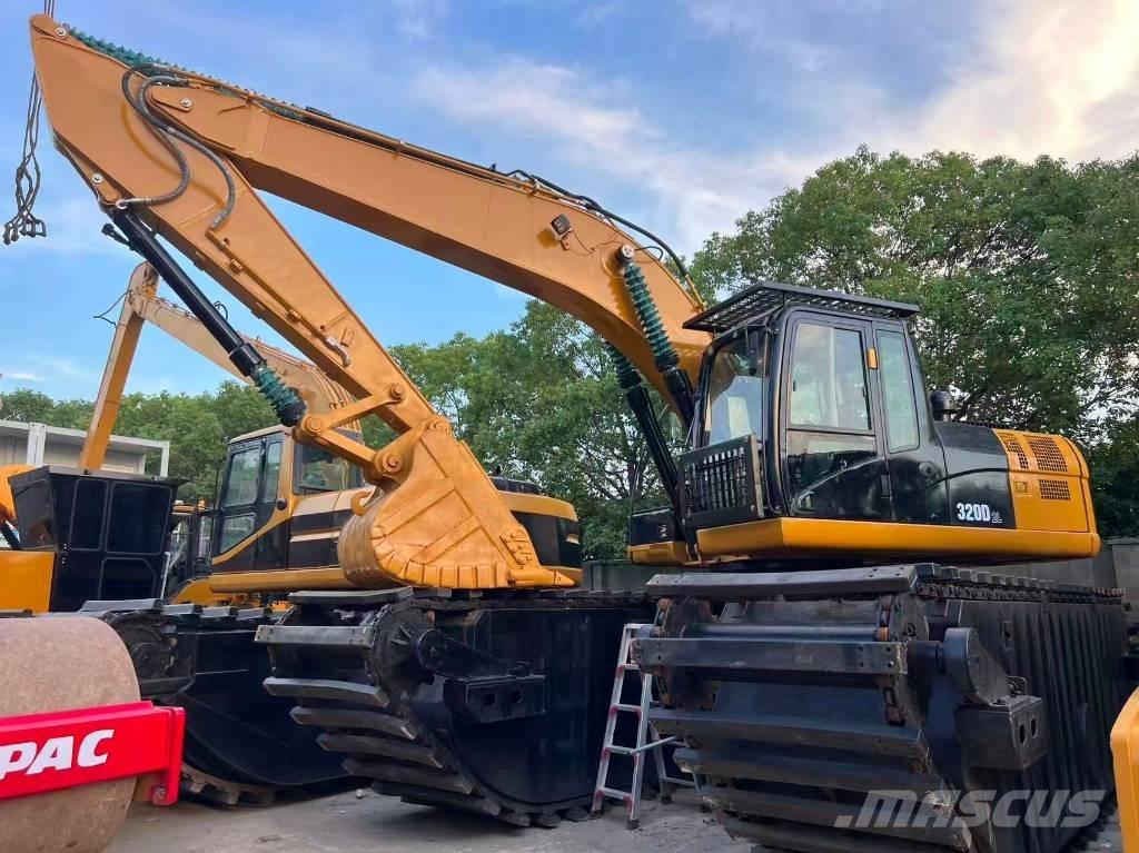 CAT 320 D2 Amfibiske Gravemaskiner