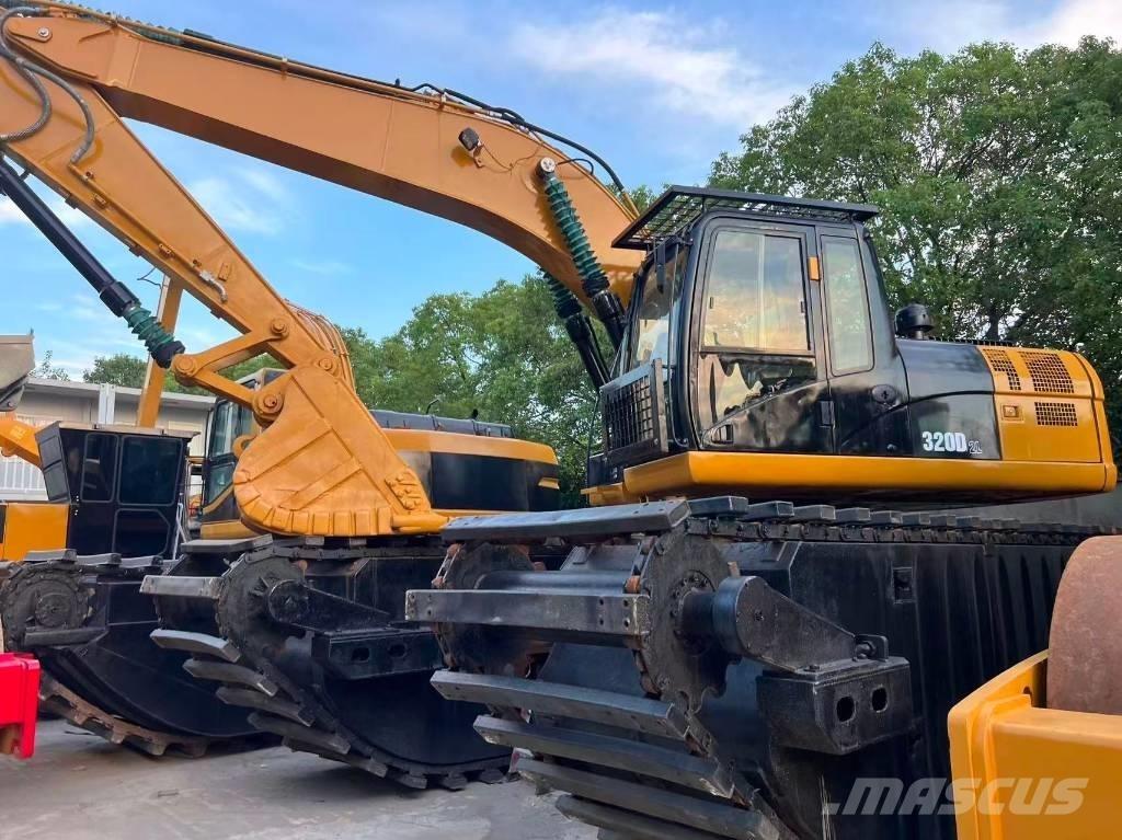 CAT 320 D2 Amfibiske Gravemaskiner