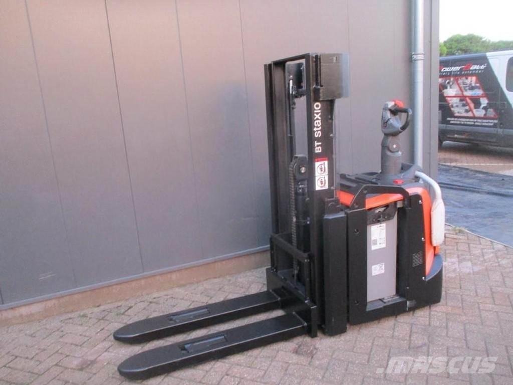 Toyota SPE200D Lavtløftende truck med platform