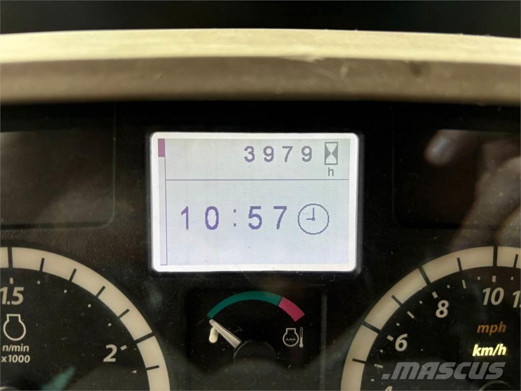 John Deere 6100MC Traktorer