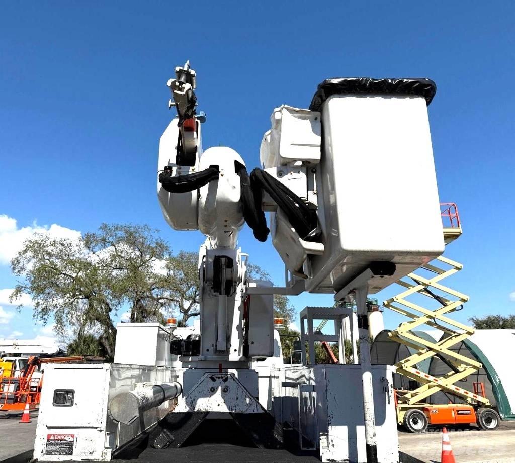 International 4300 Bilmontert lift