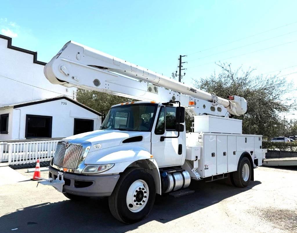 International 4300 Bilmontert lift