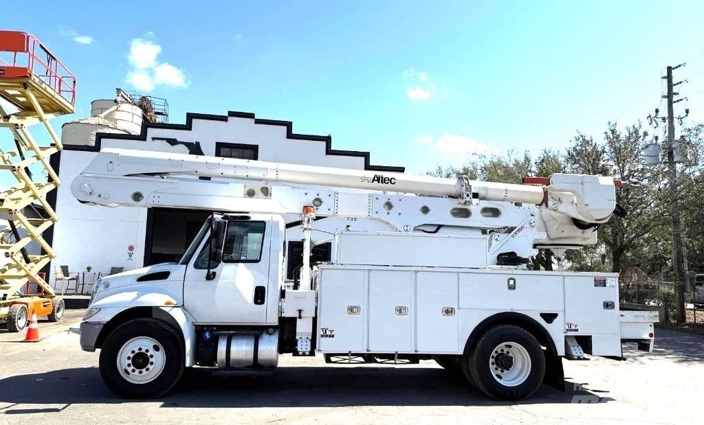 International 4300 Bilmontert lift