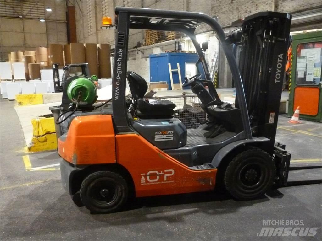 Toyota 02-8FGF25 Propan trucker