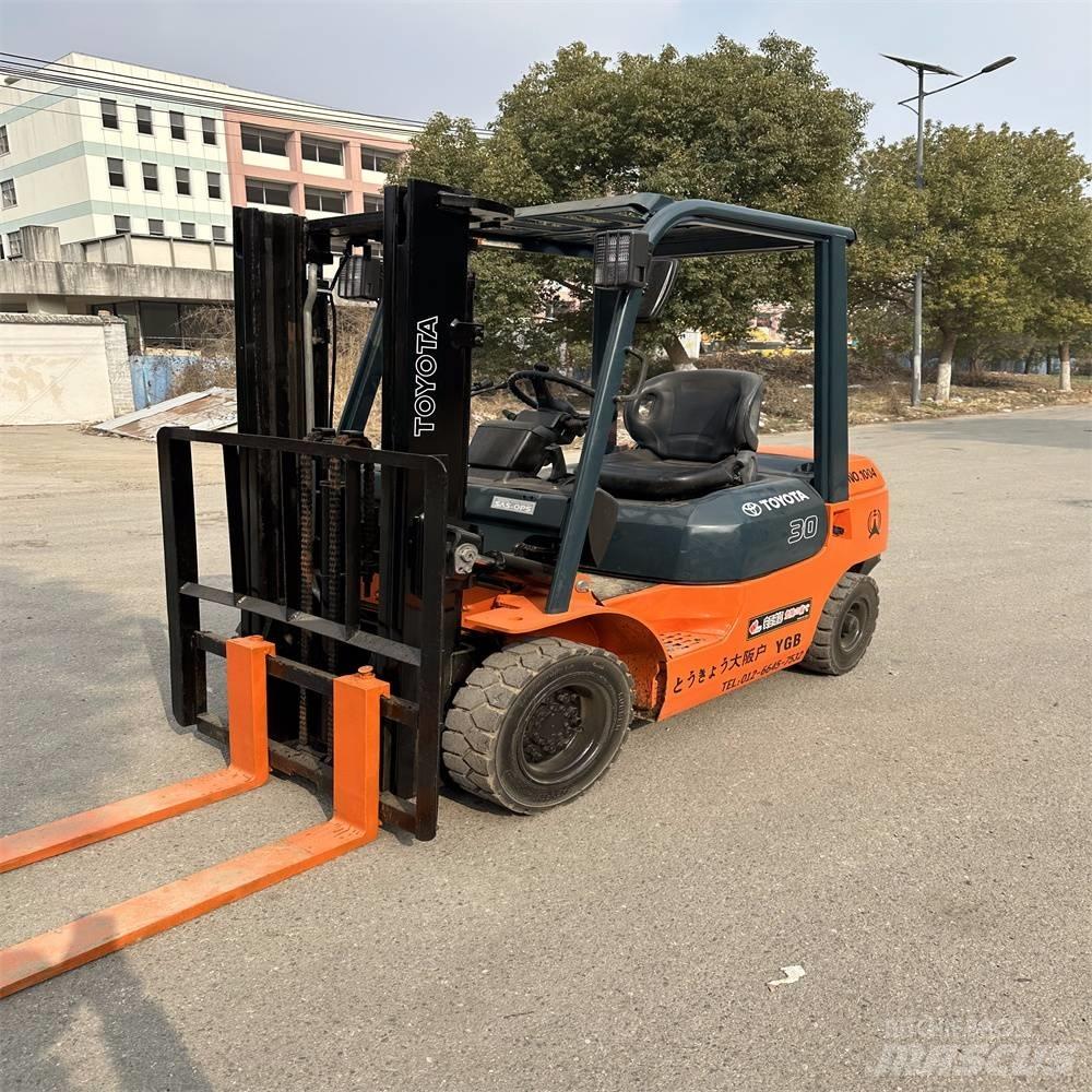 Toyota 02-7 FD F 30 Diesel Trucker