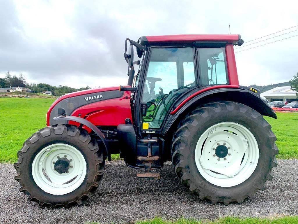 Valtra N101 Tractor Traktor med skogsutstyr