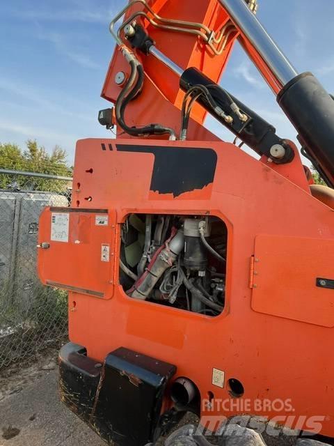 SkyTrak 8042 Teleskoplastere