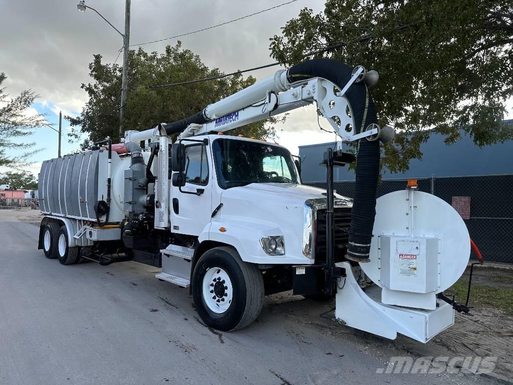 Freightliner 114SD Slamsugere