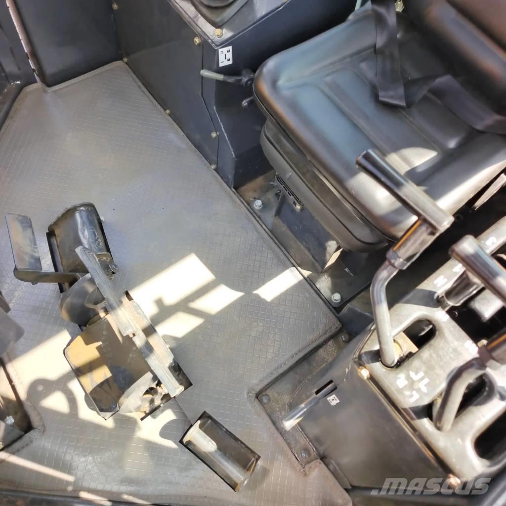 Shantui SD 32 Dozere Beltegående