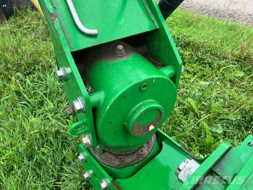 John Deere 1365 Faste og slepe klippere
