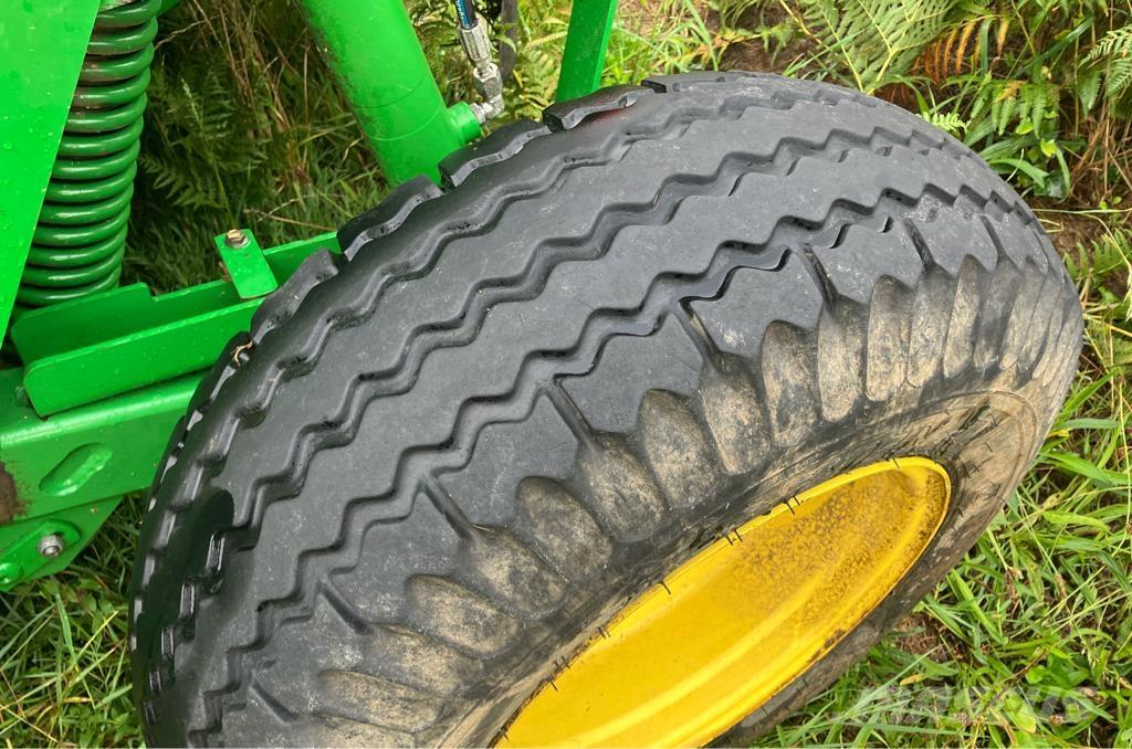 John Deere 1365 Faste og slepe klippere