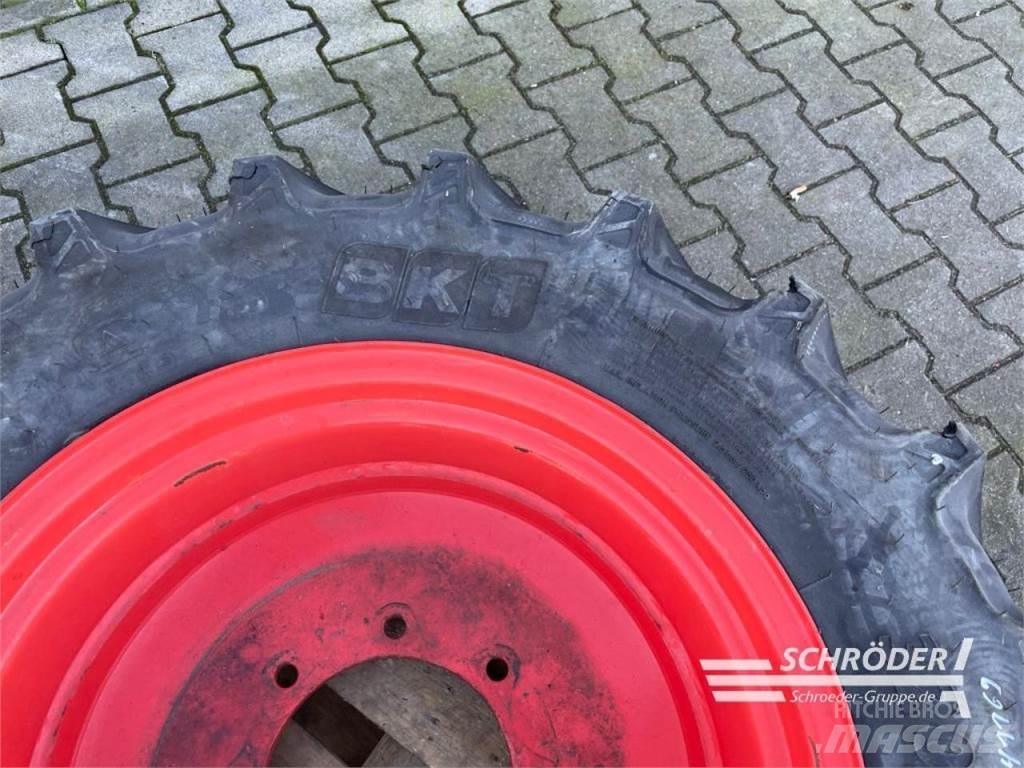 BKT 1X 320/70 R24 Dekk, hjul og felger