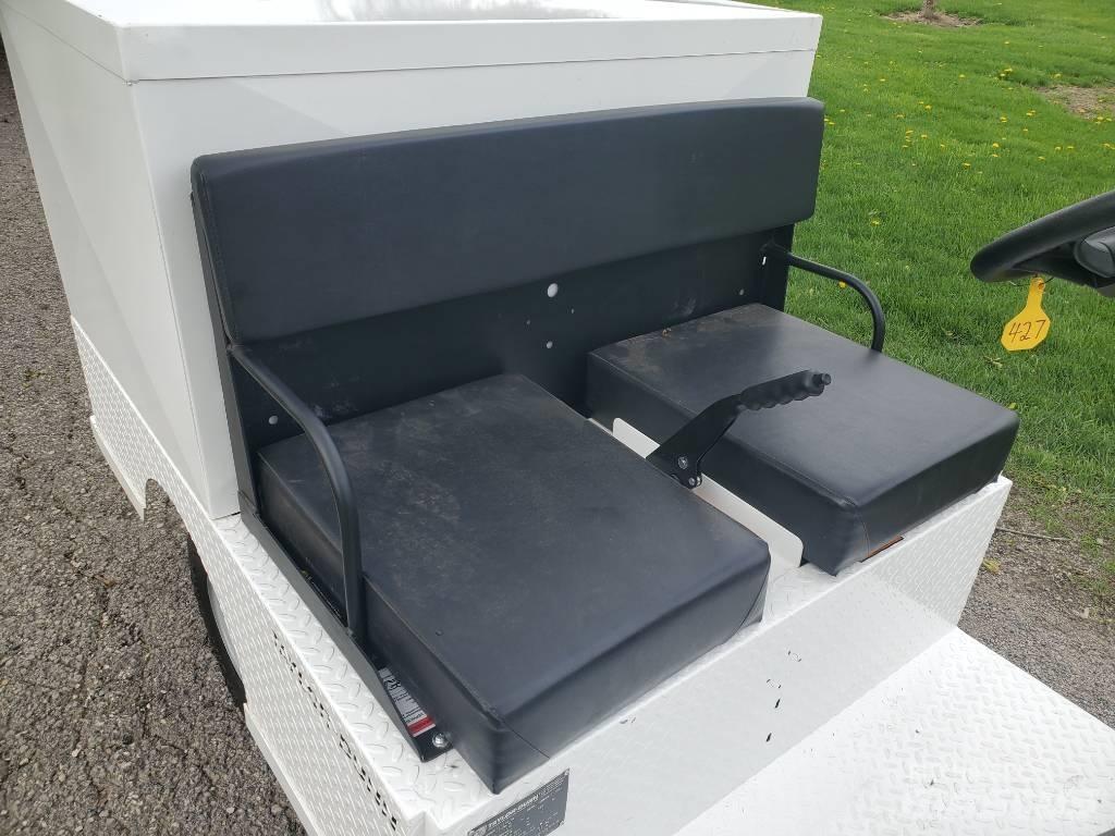 Taylor-Dunn R380 Tauetraktor