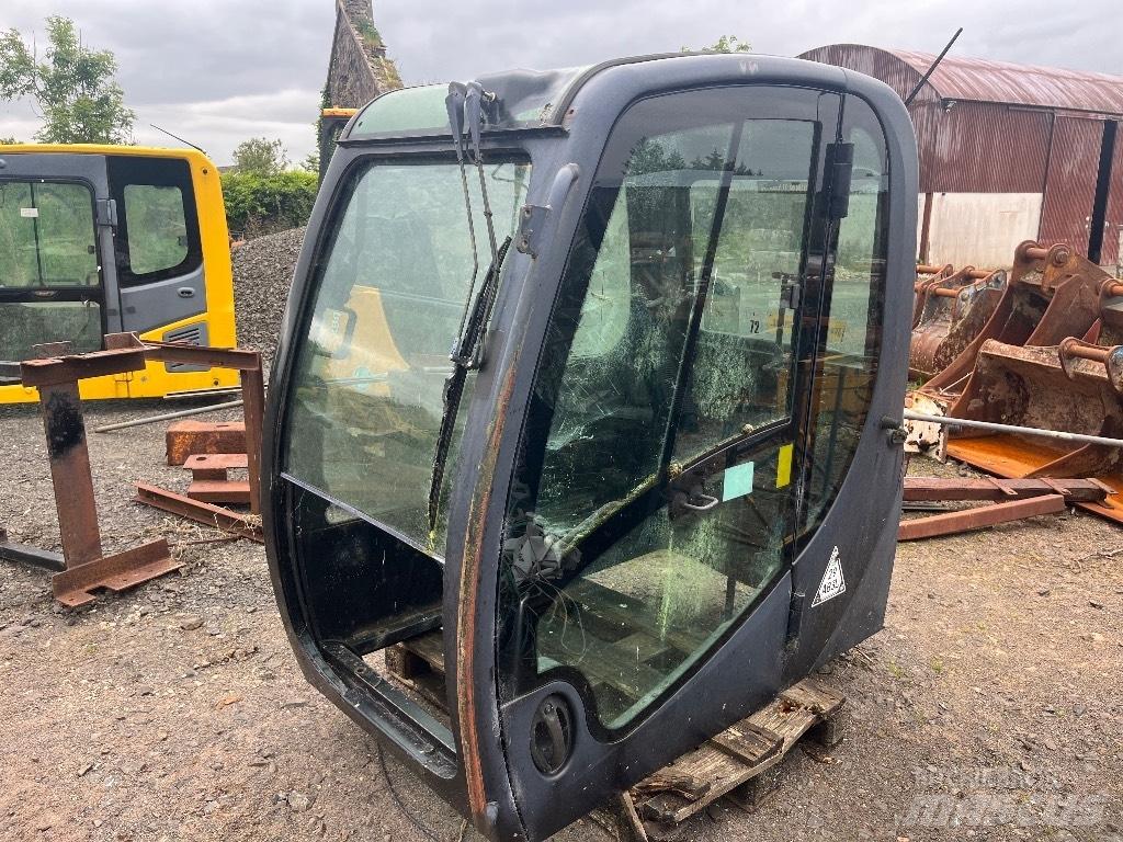 JCB JS220 Cabin / Cab Beltegraver