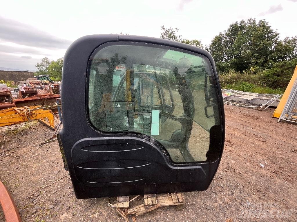 JCB JS220 Cabin / Cab Beltegraver