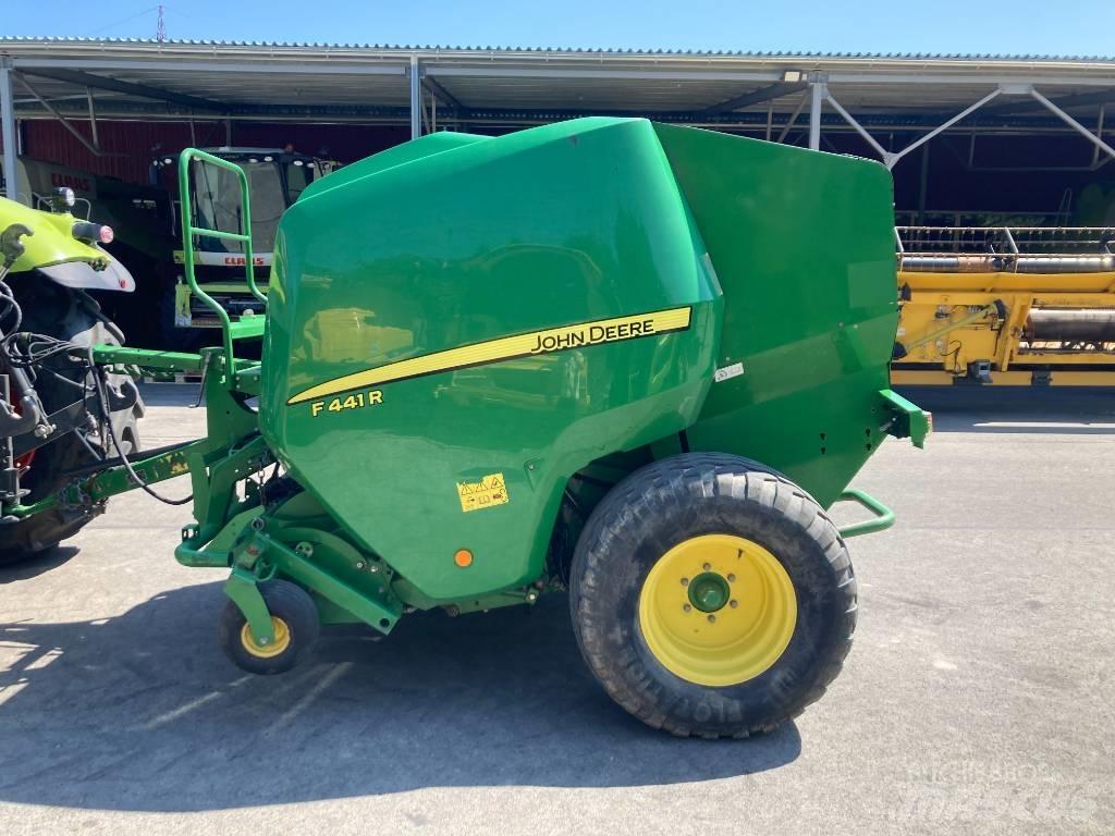 John Deere F441R Rundballepresser