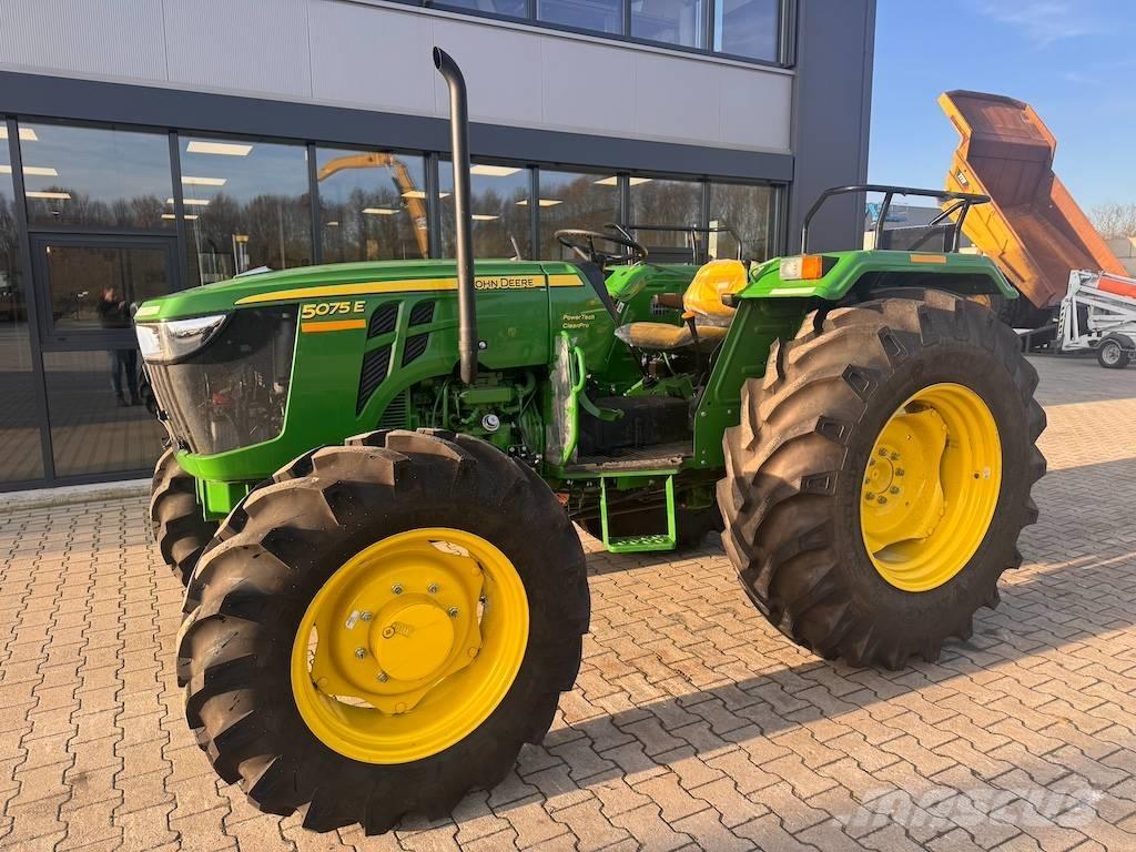John Deere 5075 E Traktorer