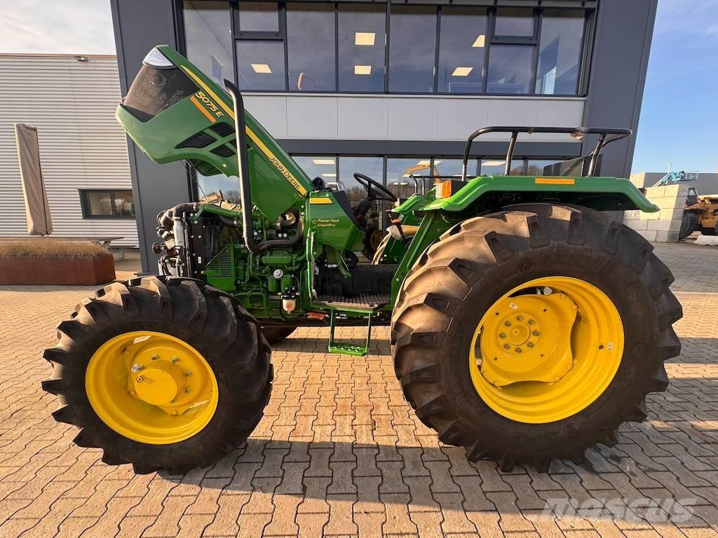 John Deere 5075 E Traktorer