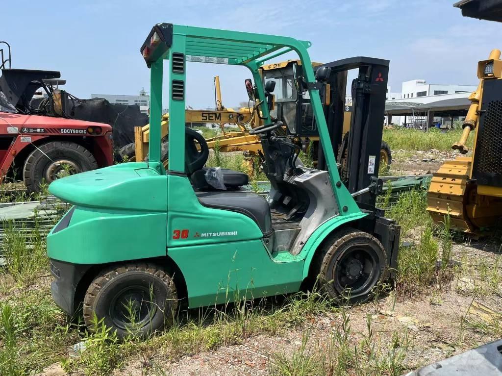 Mitsubishi FD 30 N Diesel Trucker