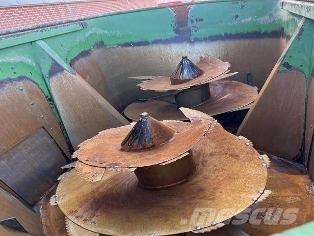 Peecon 26M³ Blande- og fôringsmaskiner