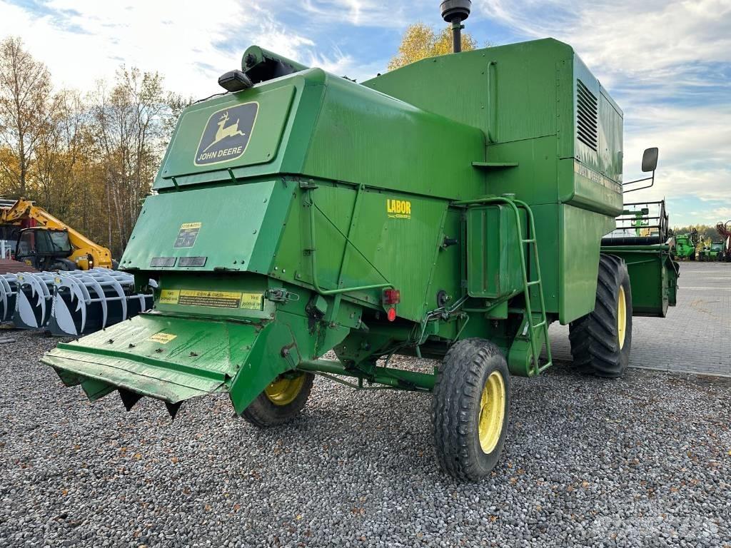 John Deere 1042 Skurtreskere