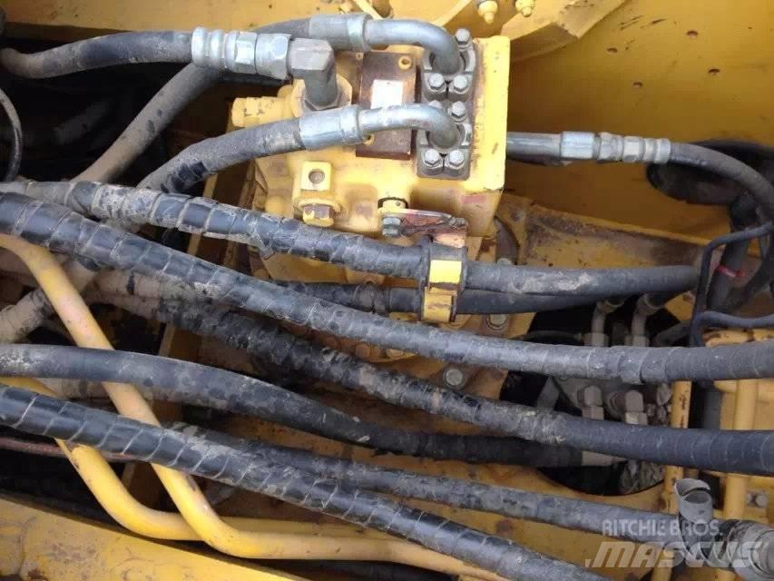 Komatsu pc220-7 Beltegraver