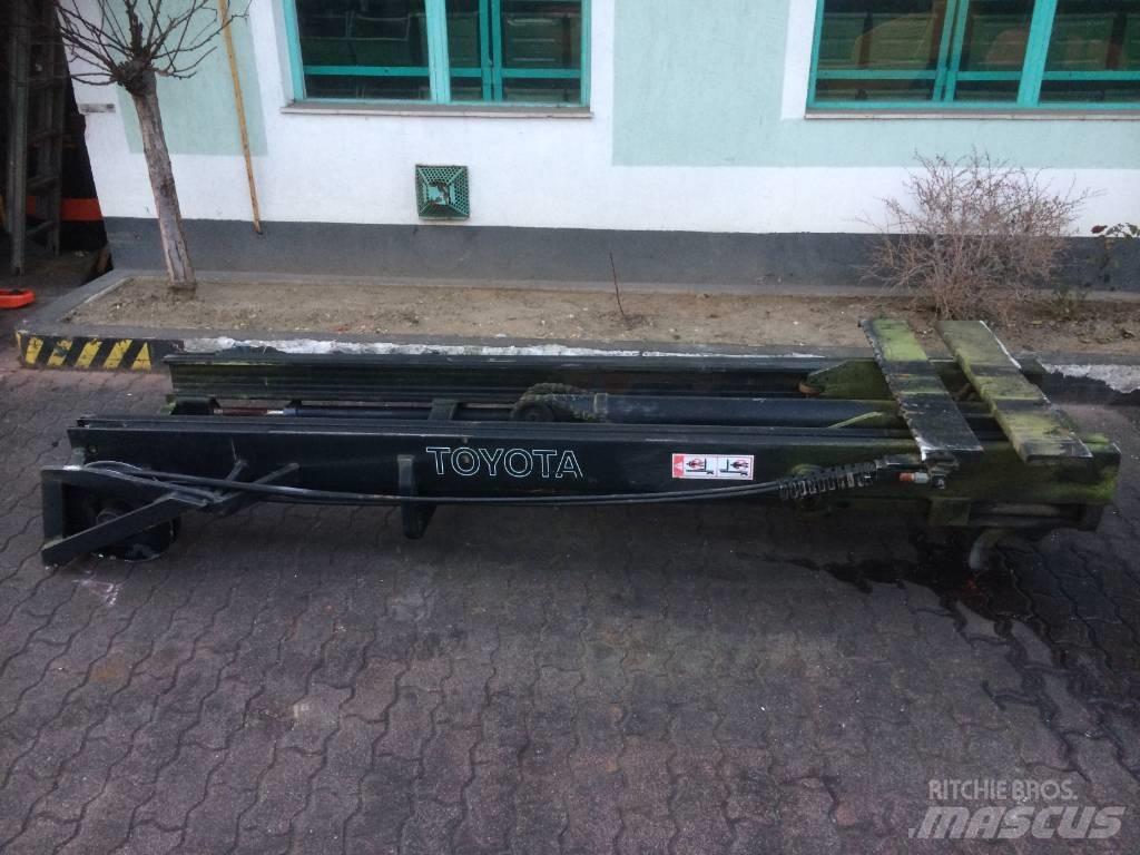 Toyota 6FD25 M-0240 Skyvemast trucker