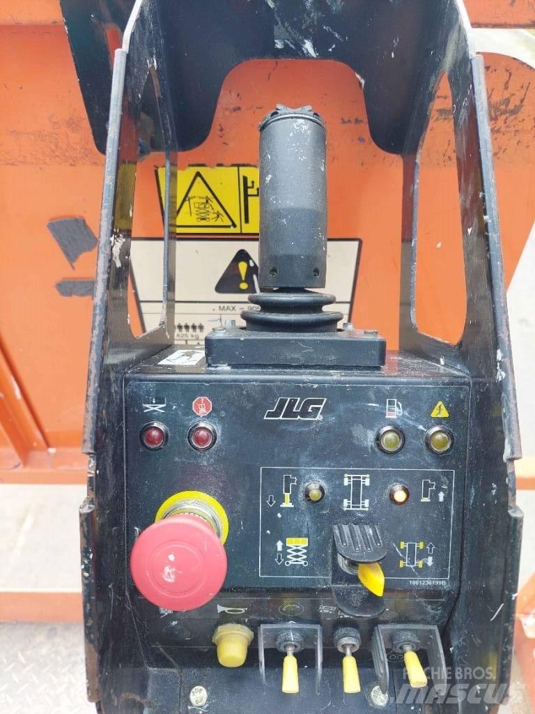 JLG 330 LRT Sakselifter