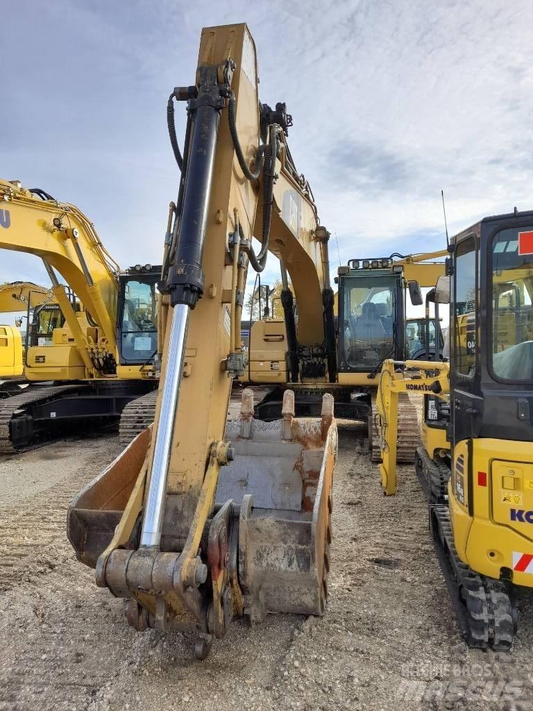 CAT 323 D Beltegraver