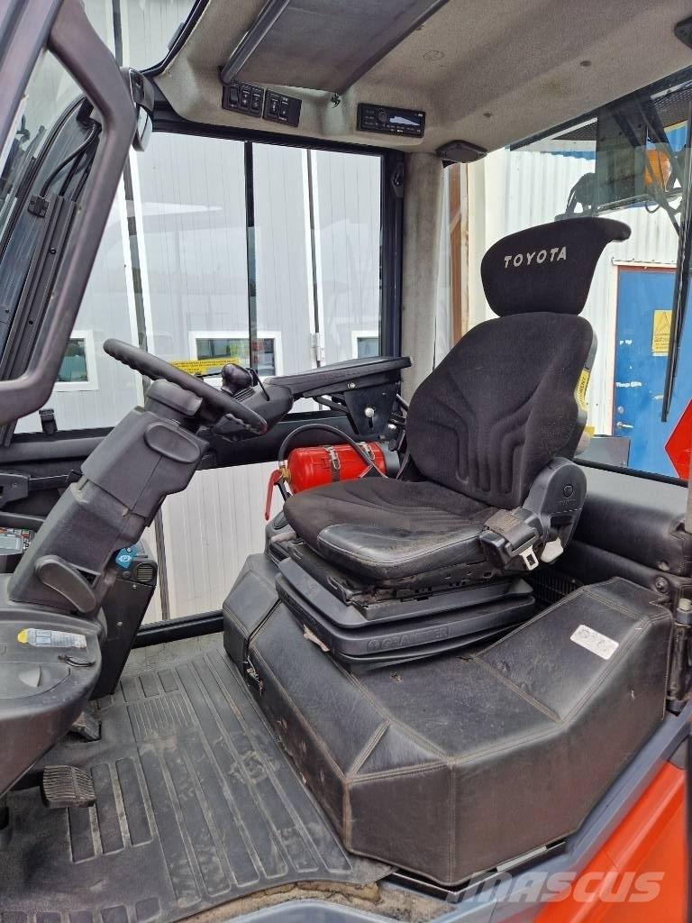 Toyota 8 FDJF 35 Diesel Trucker