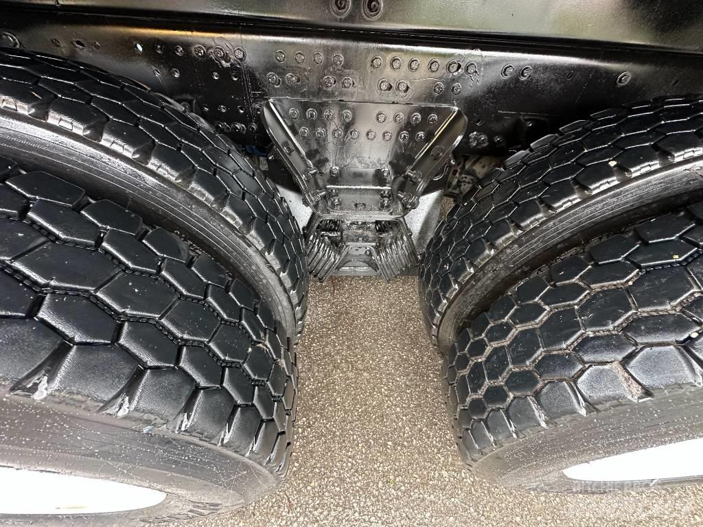 Mack GU713 Slamsugere
