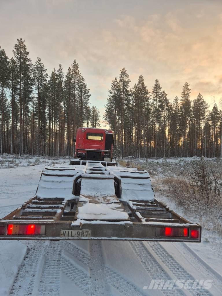 Sisu E11 Spesialbiler for transport av skogsmaskiner