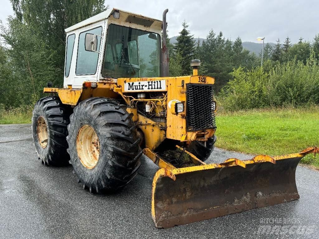 Muir-Hill MH121 Traktorer