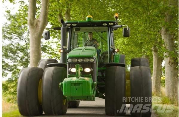 John Deere JD8270 Traktorer