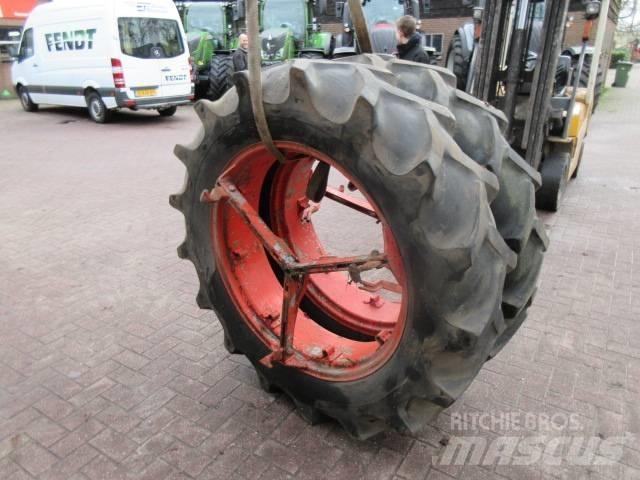 Goodyear 13.6/36 Dekk, hjul og felger
