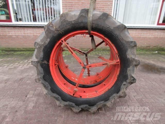 Goodyear 13.6/36 Dekk, hjul og felger