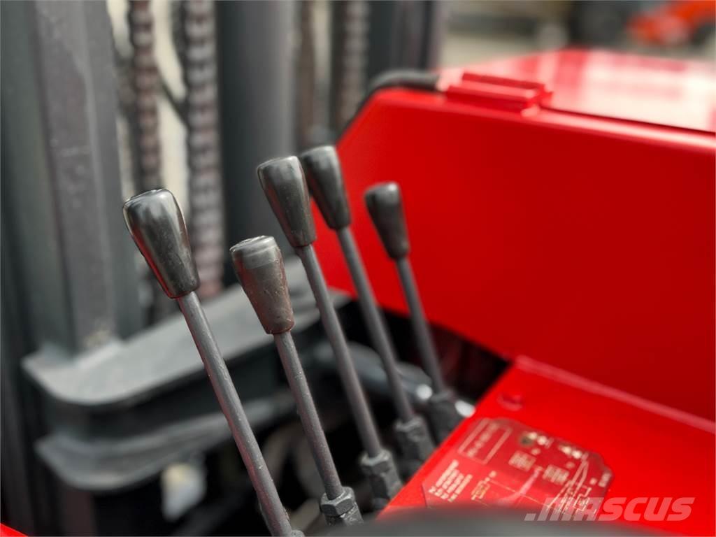 Moffett M3 20.4 Medbringertruck